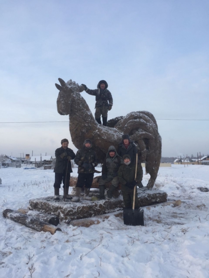 Российские скульптуры из навоза взорвали соцсети: опубликованы фото (2)