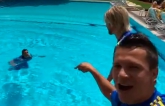 Футболіста збірної України викупали в басейні: опубліковано відео
