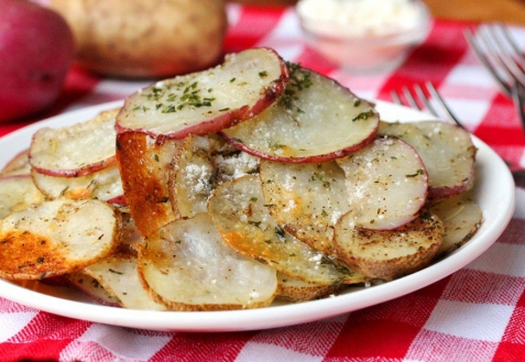 Картофель, запеченный с зеленью и специями