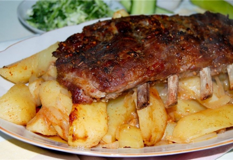 Рецепт - Свиные ребра с картошкой в рукаве