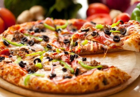 5 вариантов быстрой пиццы для лентяев: замешивать тесто не понадобится!