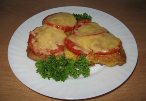 Рецепт - Сом под сыром и помидорами