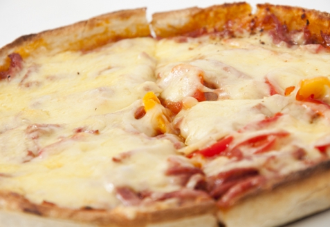 Рецепт - Пицца с колбасой и болгарским перцем