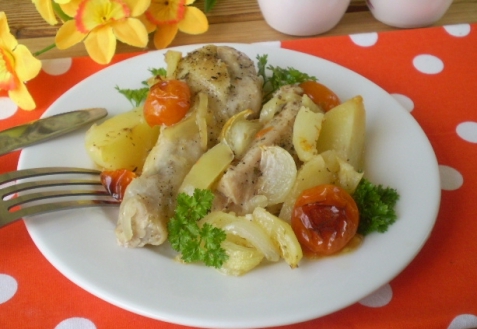 Курица с овощами и картофелем