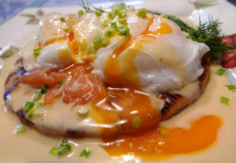 Рецепт - Яйца Бенедикт с красной рыбой