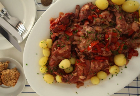 Рецепт - Кролик с овощами в красном вине