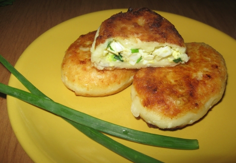 Творожные пирожки с яйцом и зеленым луком